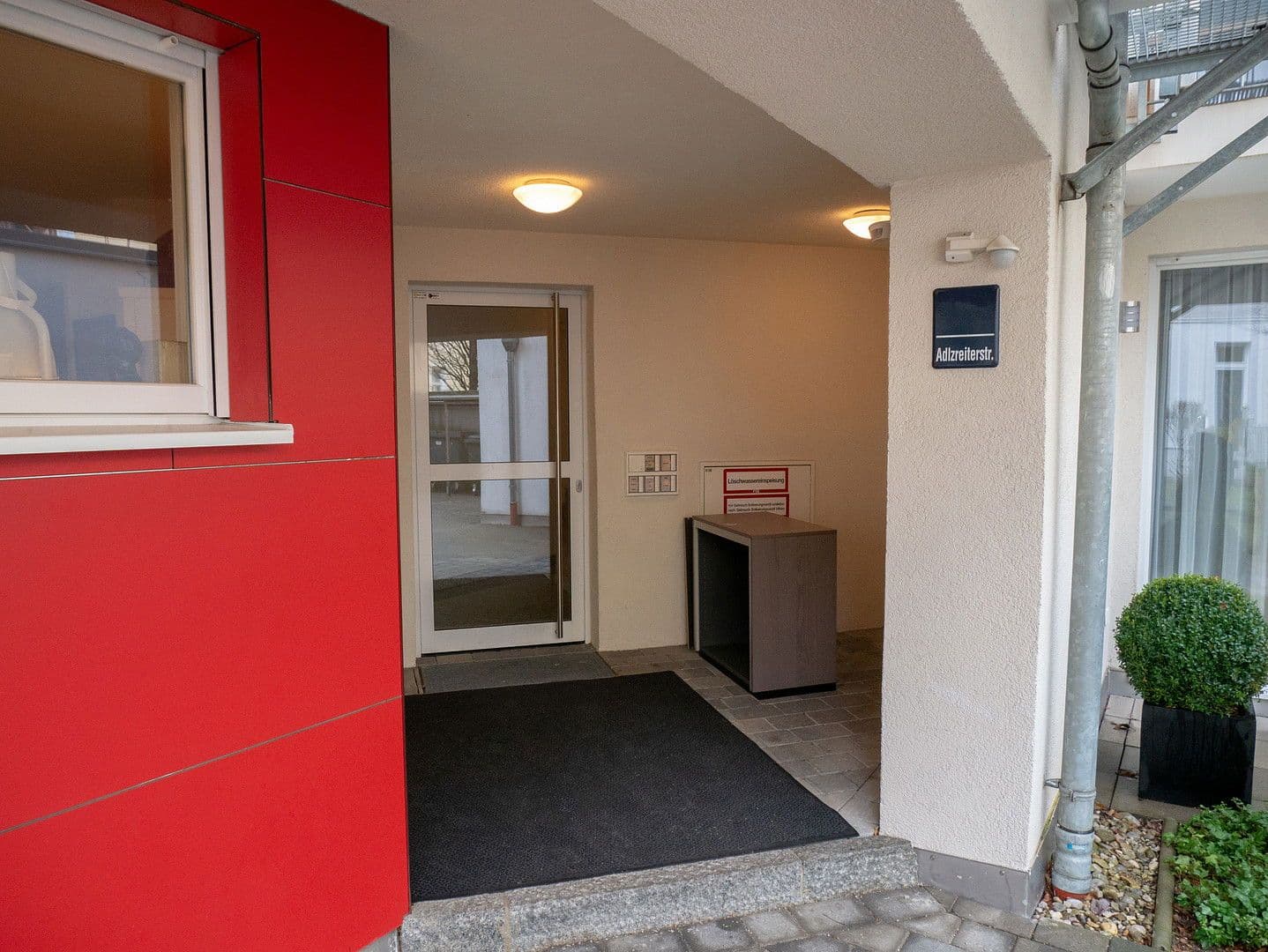 Pronájem bytu 1+1 43 m², Adlzreiterstraße 16, München, Bavorsko Pronájem bytu 1+1 43 m², Adlzreiterstraße 16, München, Bavorsko