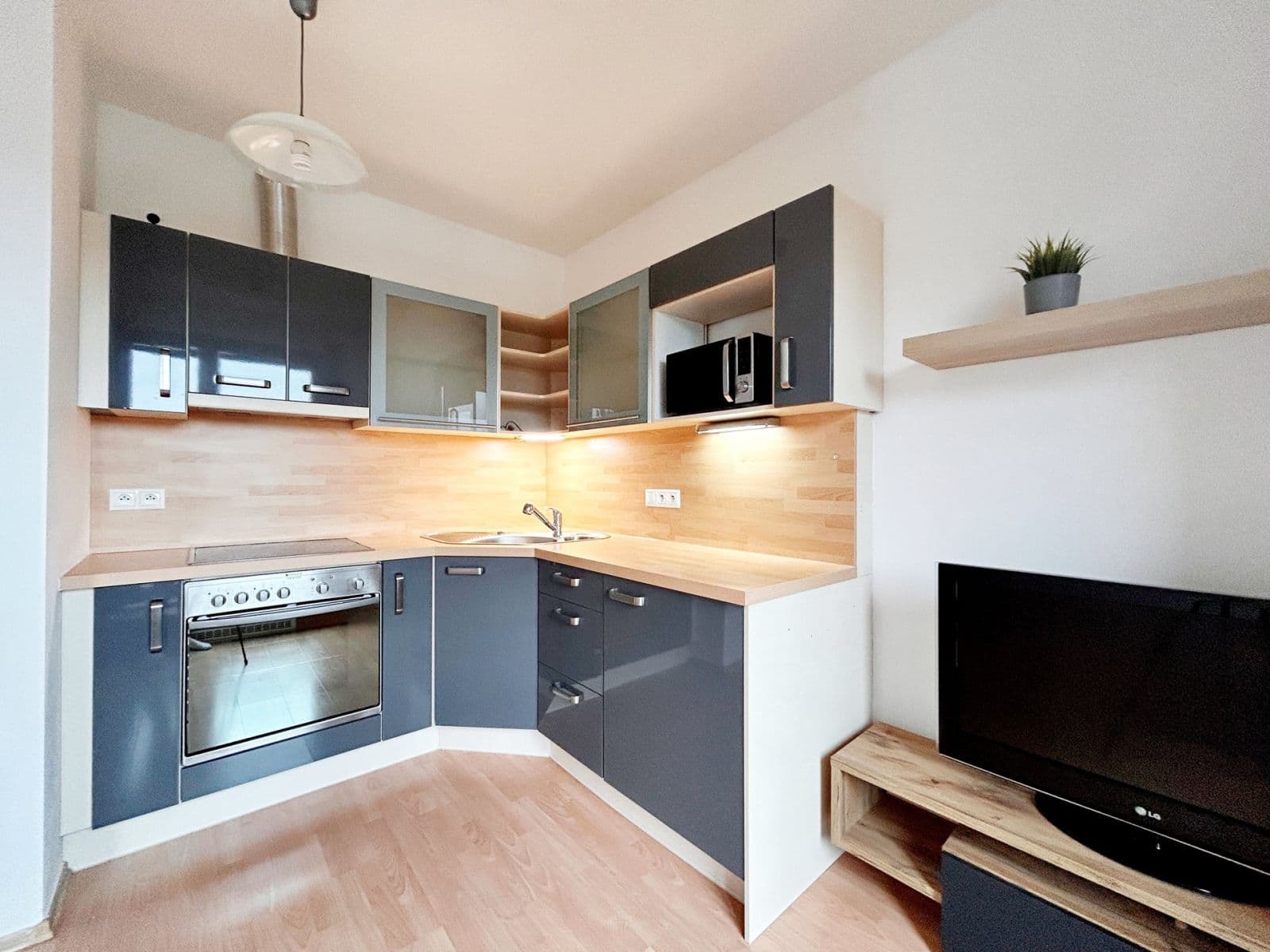 Pronájem bytu 1+kk 28 m², Pickova, Praha, Praha Pronájem bytu 1+kk 28 m², Pickova, Praha, Praha