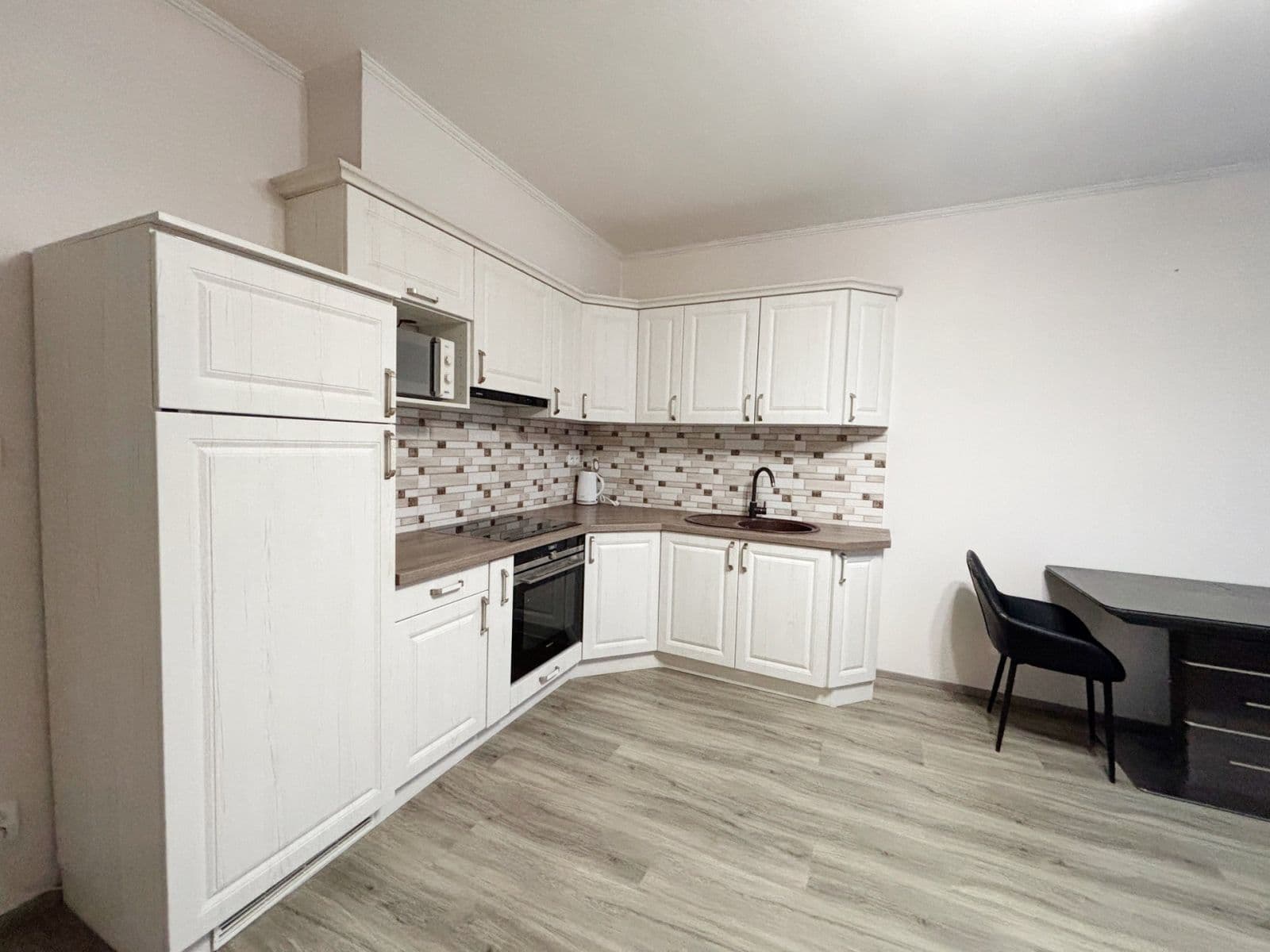 Pronájem bytu 2+kk 55 m², Jaroslava Holečka, Kladno, Středočeský kraj Pronájem bytu 2+kk 55 m², Jaroslava Holečka, Kladno, Středočeský kraj