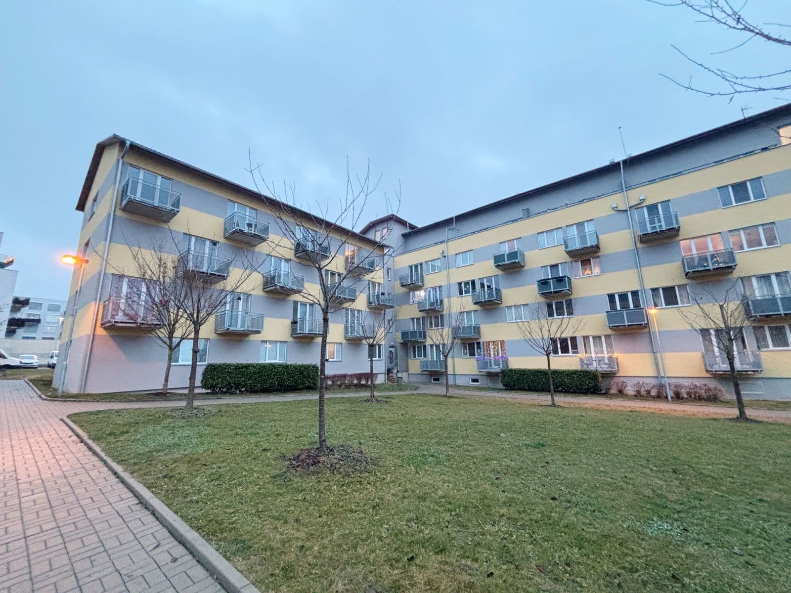 Pronájem bytu 2+kk 55 m², Jaroslava Holečka, Kladno, Středočeský kraj Pronájem bytu 2+kk 55 m², Jaroslava Holečka, Kladno, Středočeský kraj