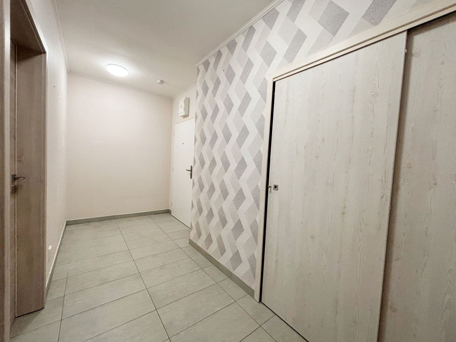 Pronájem bytu 2+kk 55 m², Jaroslava Holečka, Kladno, Středočeský kraj Pronájem bytu 2+kk 55 m², Jaroslava Holečka, Kladno, Středočeský kraj