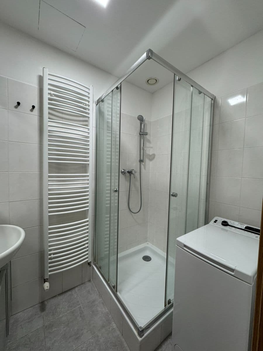 Pronájem bytu 1+kk 31 m², V Honech, Klecany, Středočeský kraj Pronájem bytu 1+kk 31 m², V Honech, Klecany, Středočeský kraj