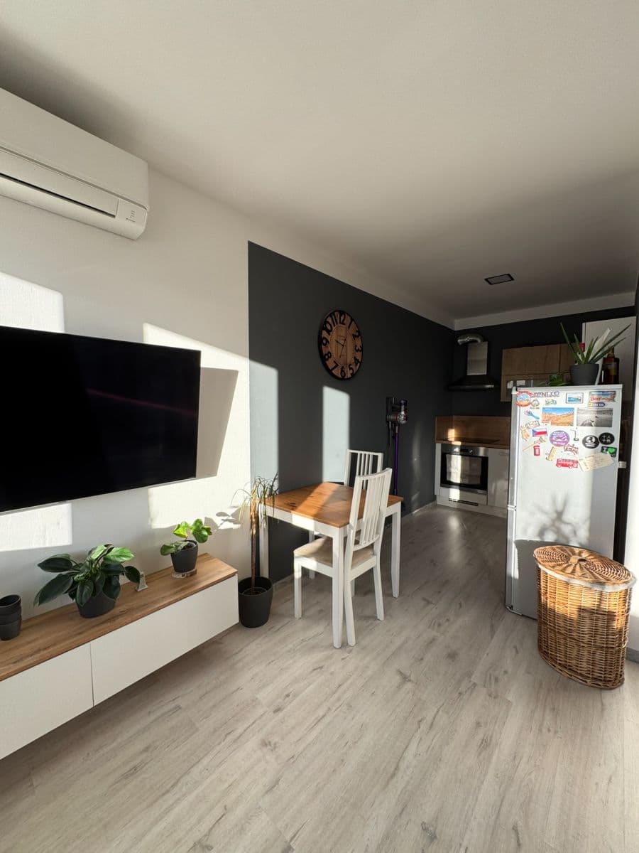 Pronájem bytu 1+kk 31 m², V Honech, Klecany, Středočeský kraj Pronájem bytu 1+kk 31 m², V Honech, Klecany, Středočeský kraj