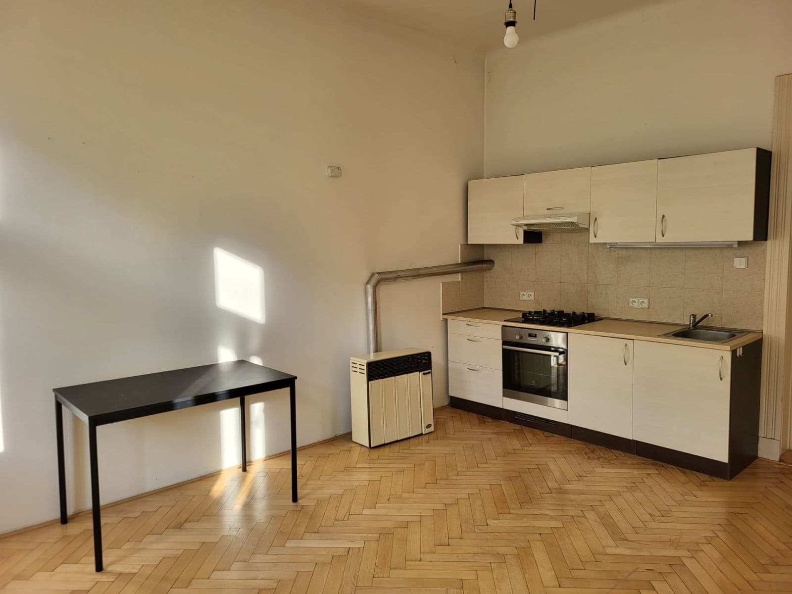 Pronájem bytu 2+kk 38 m², Táboritská, Praha, Praha Pronájem bytu 2+kk 38 m², Táboritská, Praha, Praha