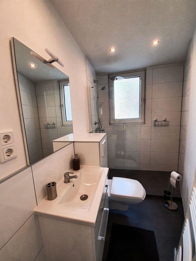 Pronájem bytu 2+1 62 m², Düsseldorf, Severní Porýní-Vestfálsko Pronájem bytu 2+1 62 m², Düsseldorf, Severní Porýní-Vestfálsko