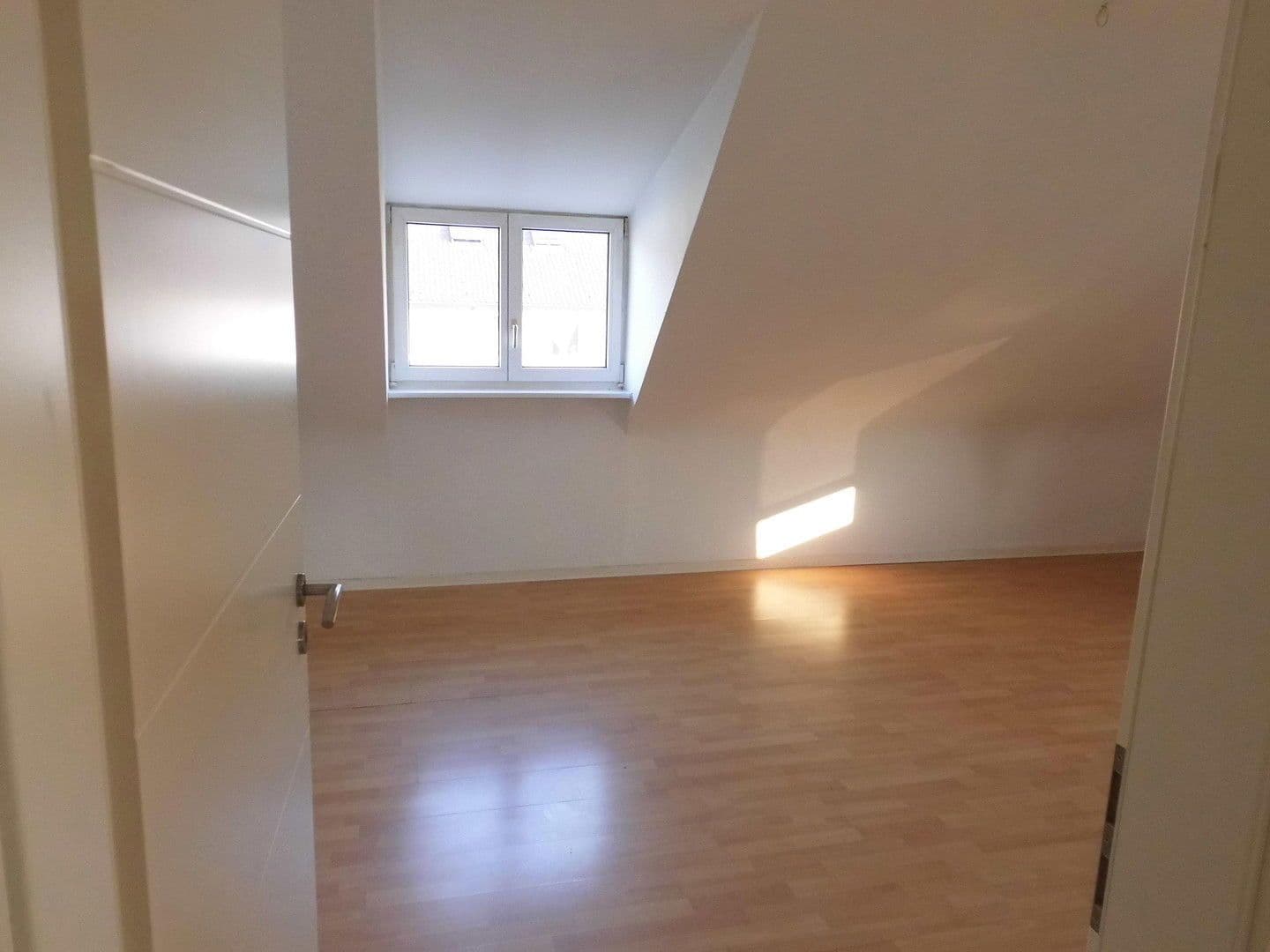 Prodej domu 418 m², pozemek 582 m², Stuttgart, Bádensko-Württembersko Prodej domu 418 m², pozemek 582 m², Stuttgart, Bádensko-Württembersko