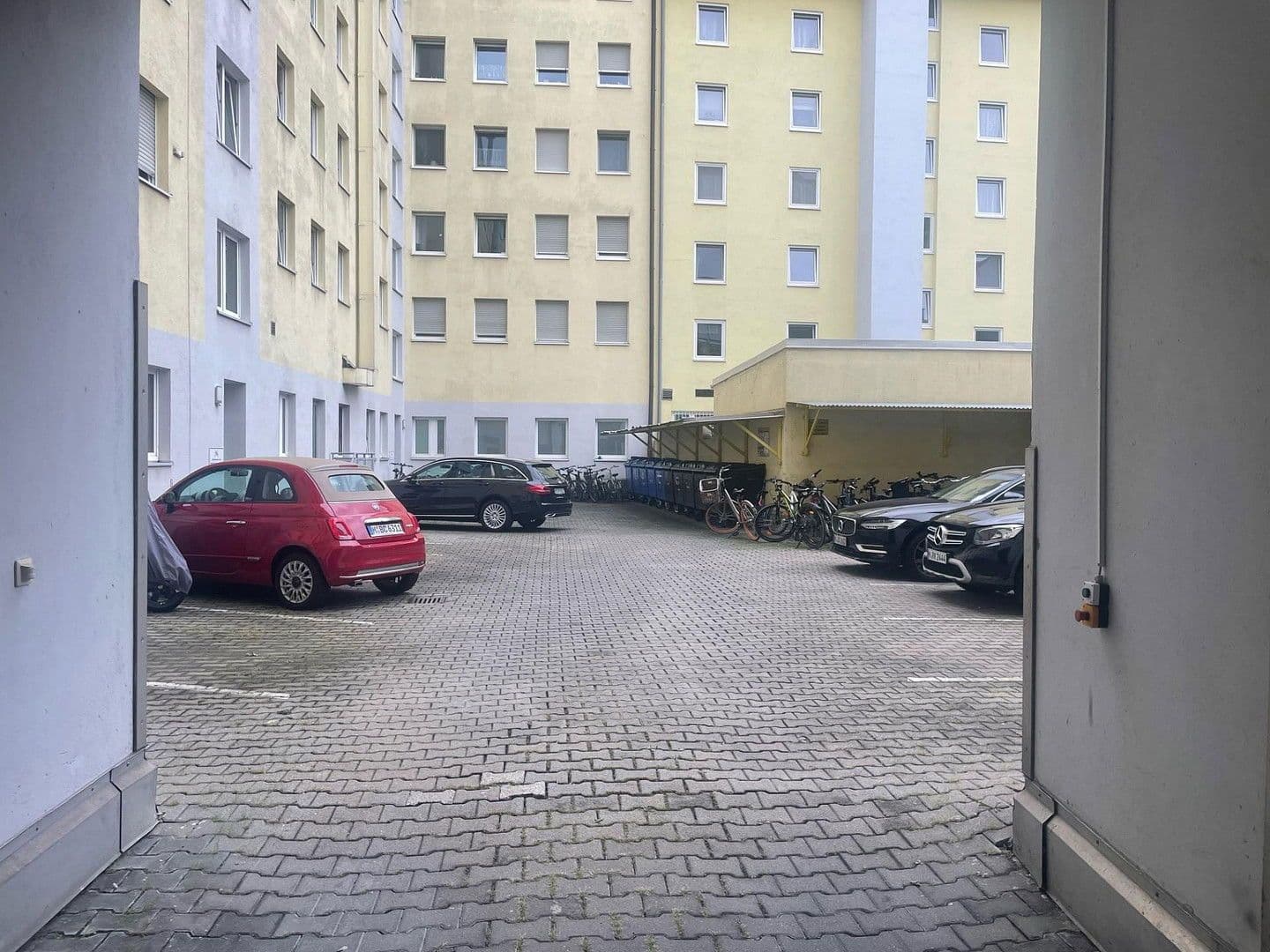 Pronájem bytu 1+1 35 m², Prinzregentenstraße 156, München, Bavorsko Pronájem bytu 1+1 35 m², Prinzregentenstraße 156, München, Bavorsko