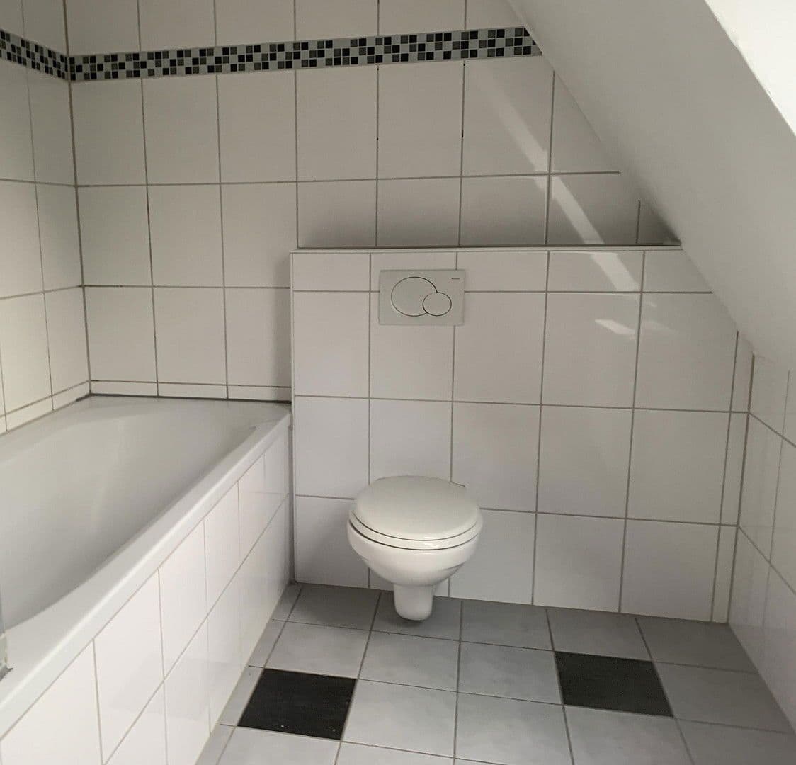 Pronájem bytu 4+1 114 m², Lüneburger Straße 11, Celle, Dolní Sasko Pronájem bytu 4+1 114 m², Lüneburger Straße 11, Celle, Dolní Sasko