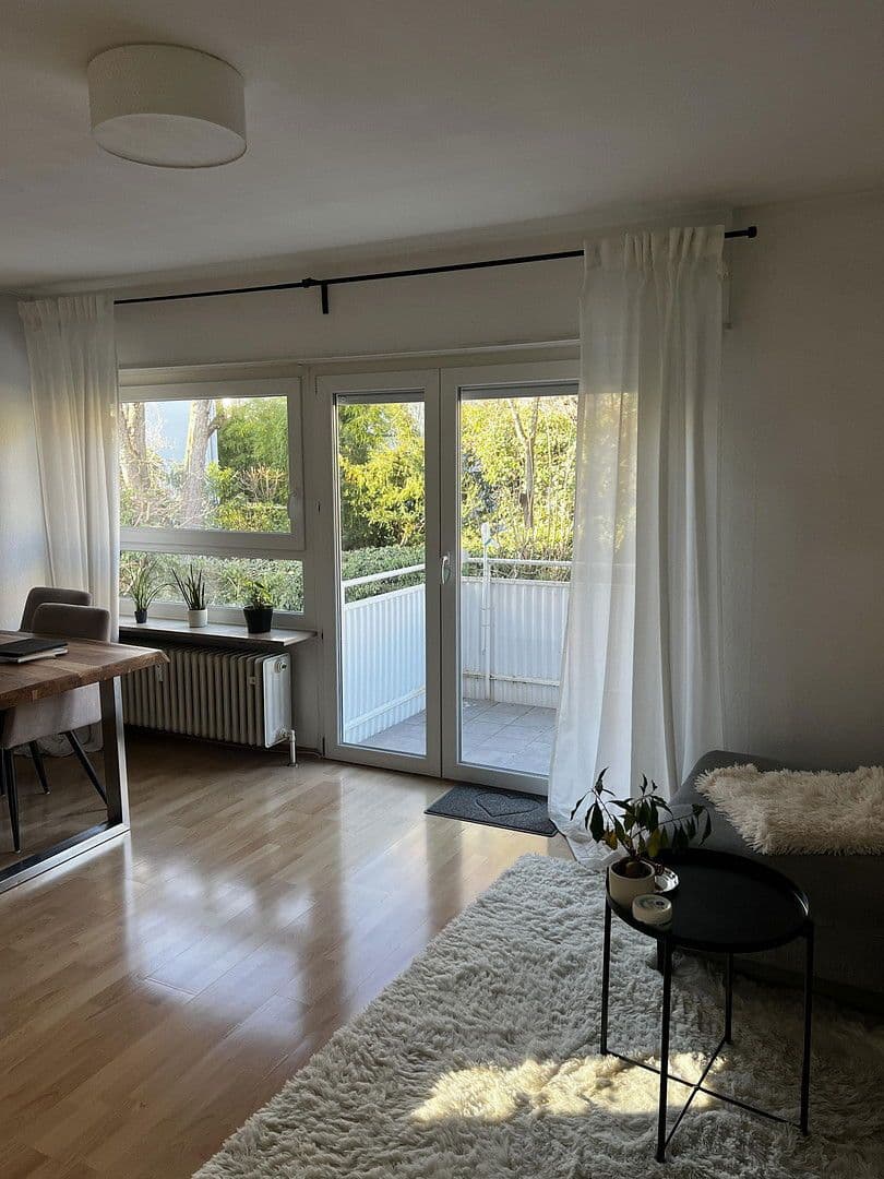 Pronájem bytu 2+1 45 m², Robert-Mayer-Straße 5, Stuttgart, Bádensko-Württembersko Pronájem bytu 2+1 45 m², Robert-Mayer-Straße 5, Stuttgart, Bádensko-Württembersko