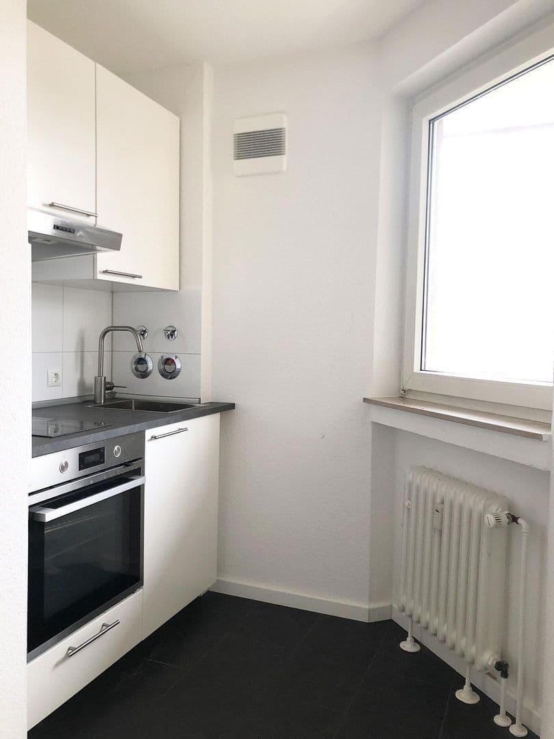 Pronájem bytu 1+1 36 m², Benzenbergstr. 51, Düsseldorf, Severní Porýní-Vestfálsko Pronájem bytu 1+1 36 m², Benzenbergstr. 51, Düsseldorf, Severní Porýní-Vestfálsko