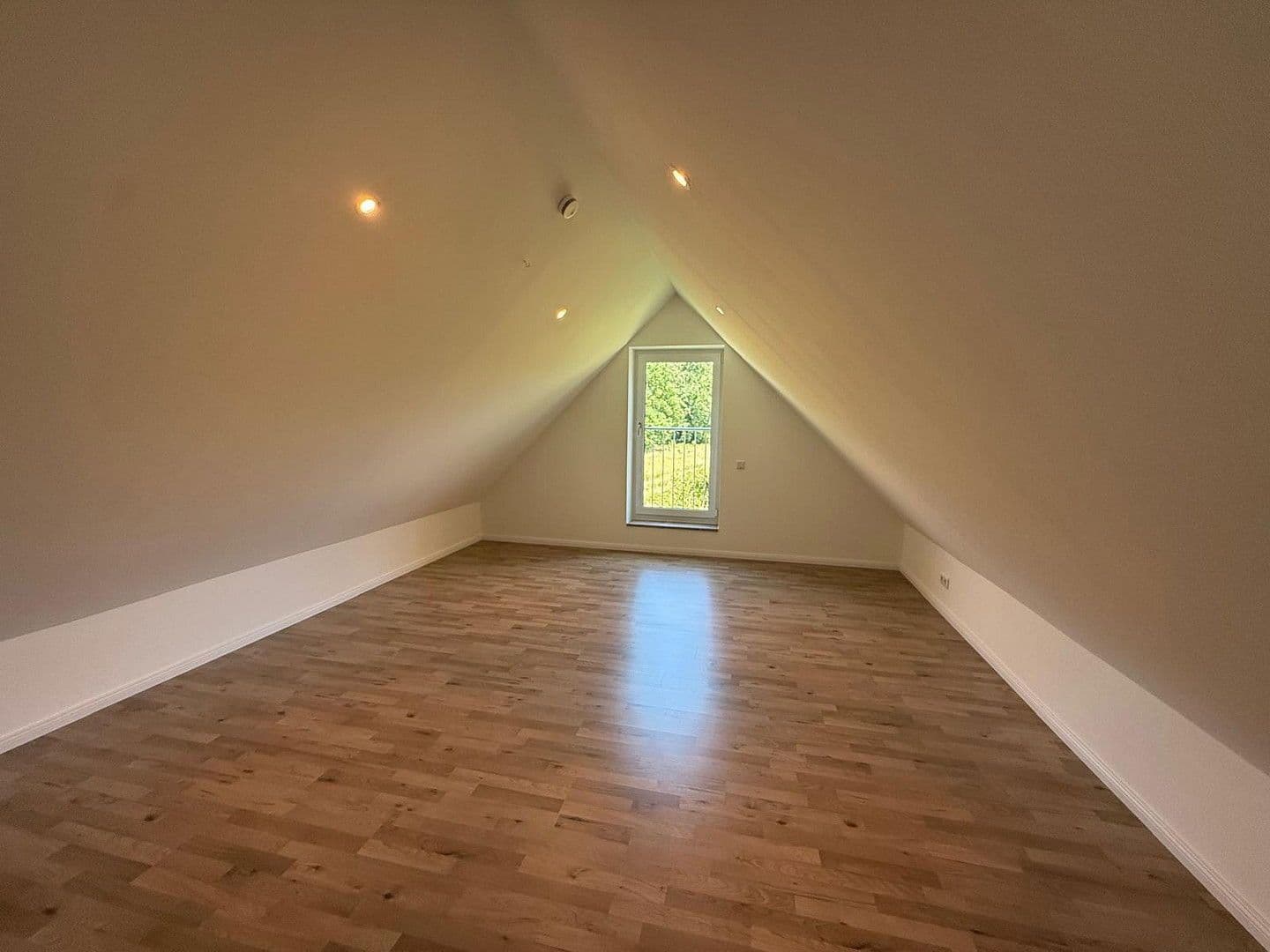 Prodej domu 263 m², pozemek 880 m², Schwabach, Bavorsko Prodej domu 263 m², pozemek 880 m², Schwabach, Bavorsko