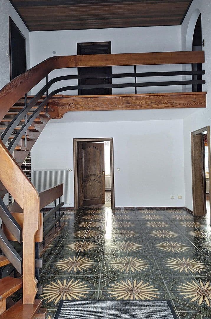 Prodej domu 319 m², pozemek 960 m², Naumburg, Hessen Prodej domu 319 m², pozemek 960 m², Naumburg, Hessen