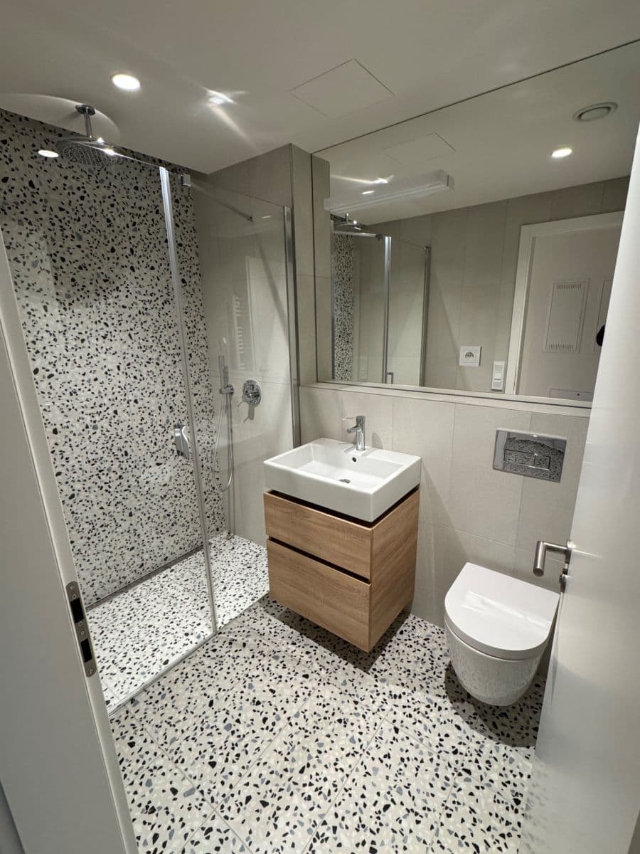 Pronájem bytu 1+kk 35 m², U Komína, Praha, Praha Pronájem bytu 1+kk 35 m², U Komína, Praha, Praha