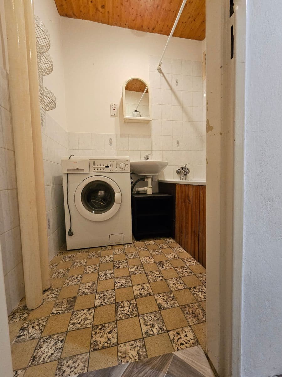 Prodej bytu 1+kk 28 m², Jeremenkova, Praha, Praha Prodej bytu 1+kk 28 m², Jeremenkova, Praha, Praha