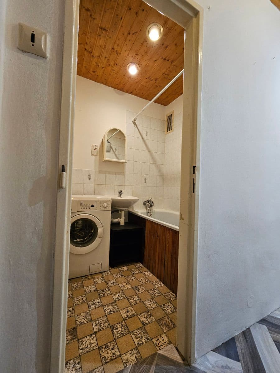 Prodej bytu 1+kk 28 m², Jeremenkova, Praha, Praha Prodej bytu 1+kk 28 m², Jeremenkova, Praha, Praha