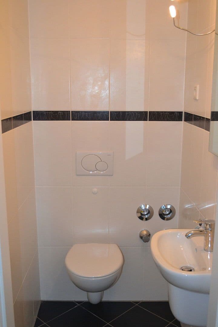 Pronájem bytu 3+1 98 m², Köln, Severní Porýní-Vestfálsko Pronájem bytu 3+1 98 m², Köln, Severní Porýní-Vestfálsko