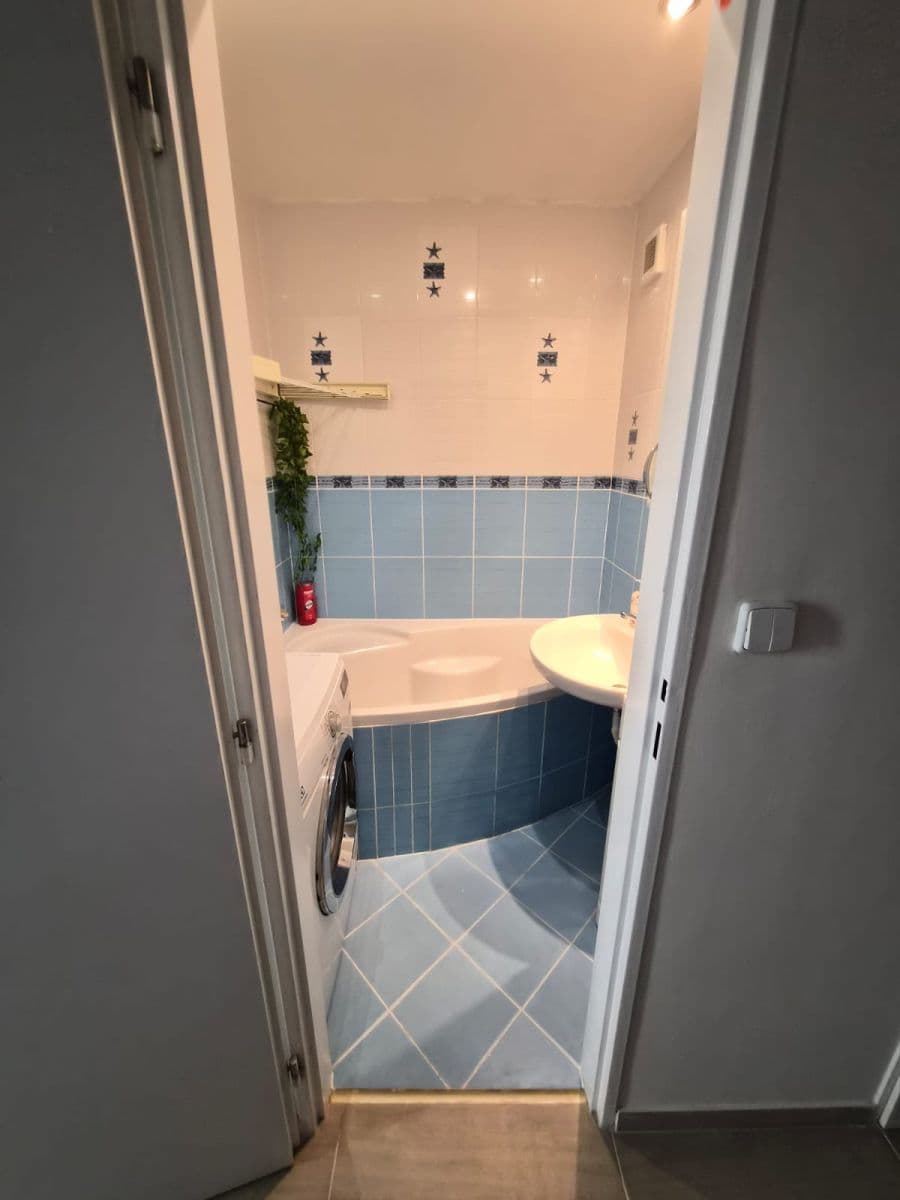 Pronájem bytu 3+1 67 m², Červeného kříže, Česká Lípa, Liberecký kraj Pronájem bytu 3+1 67 m², Červeného kříže, Česká Lípa, Liberecký kraj