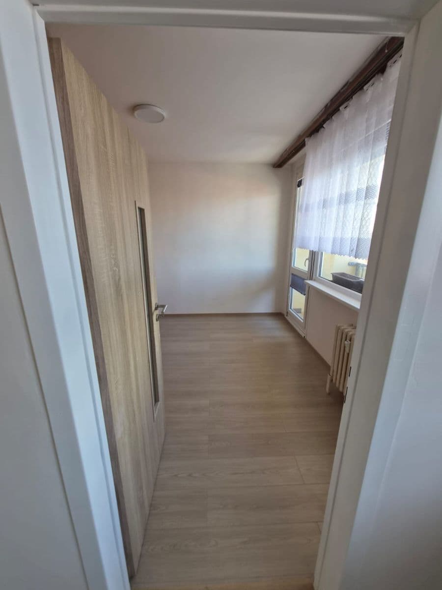 Pronájem bytu 3+1 67 m², Červeného kříže, Česká Lípa, Liberecký kraj Pronájem bytu 3+1 67 m², Červeného kříže, Česká Lípa, Liberecký kraj