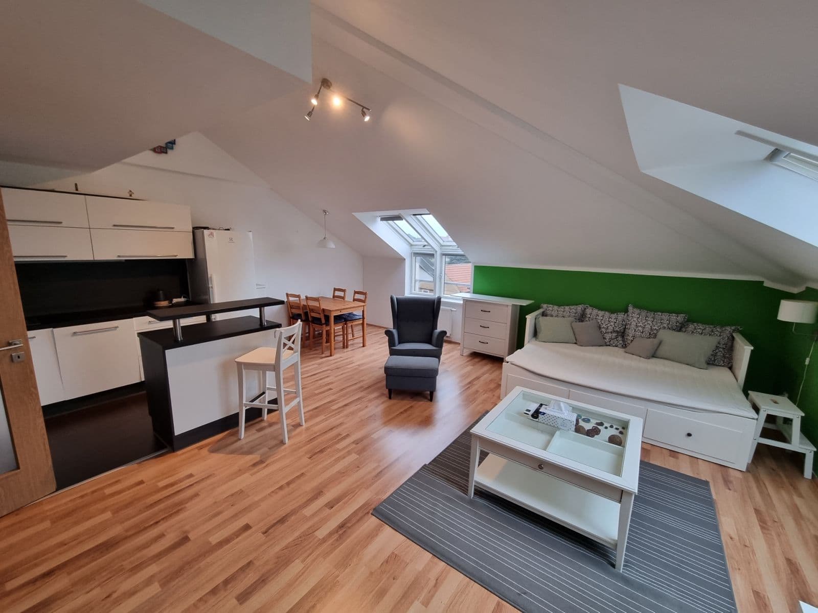 Pronájem bytu 2+kk 70 m², Nad Statkem, Praha, Praha Pronájem bytu 2+kk 70 m², Nad Statkem, Praha, Praha