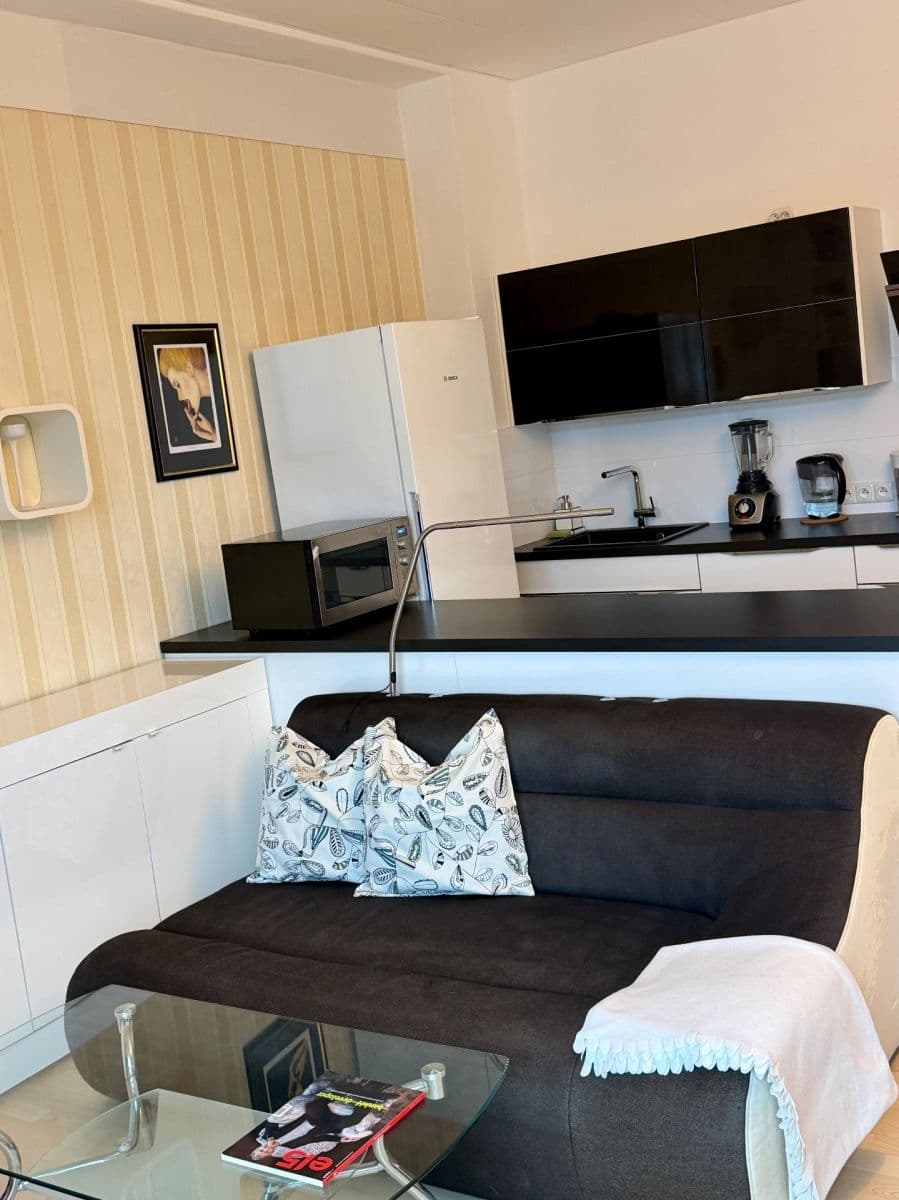 Pronájem bytu 1+kk 43 m², Českomoravská, Praha, Praha Pronájem bytu 1+kk 43 m², Českomoravská, Praha, Praha