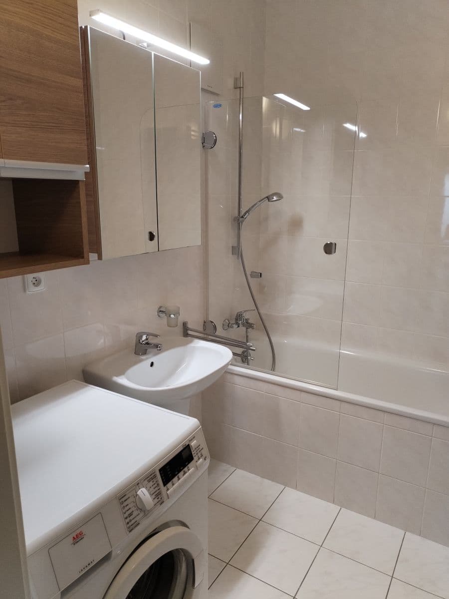 Pronájem bytu 3+1 90 m², Hyacintová, Praha, Praha Pronájem bytu 3+1 90 m², Hyacintová, Praha, Praha