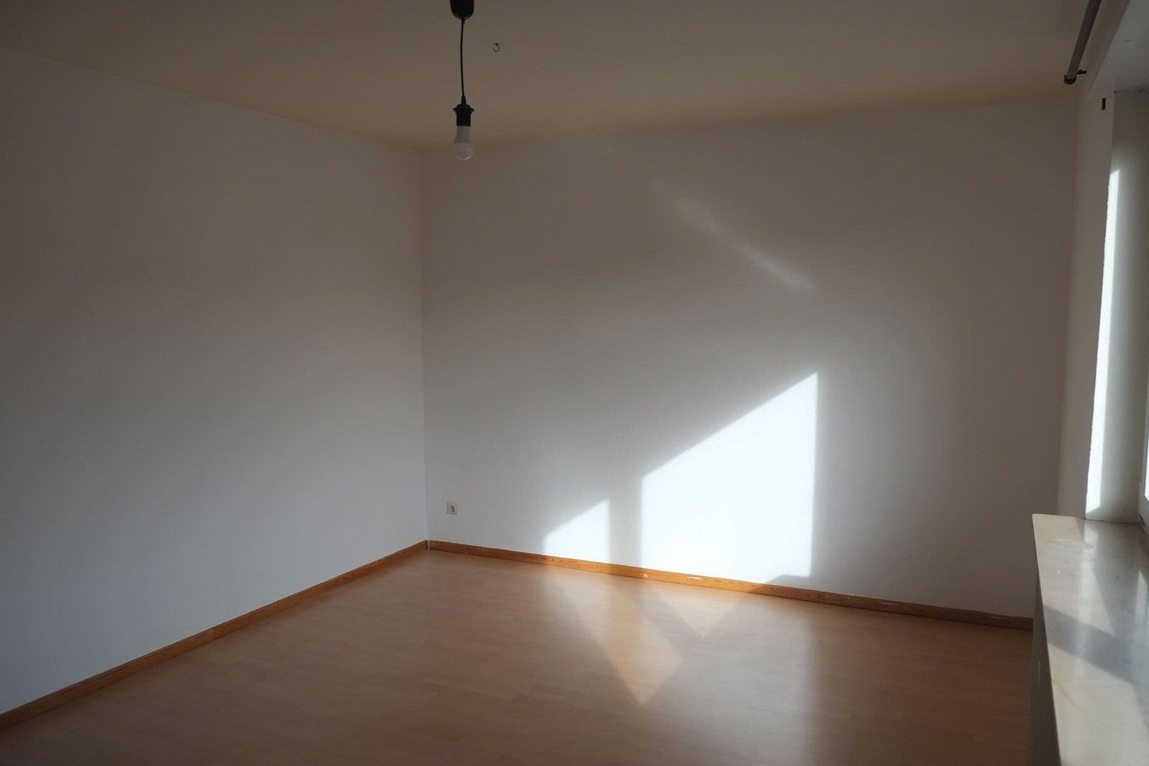 Pronájem bytu 2+1 57 m², Mannheim, Bádensko-Württembersko Pronájem bytu 2+1 57 m², Mannheim, Bádensko-Württembersko