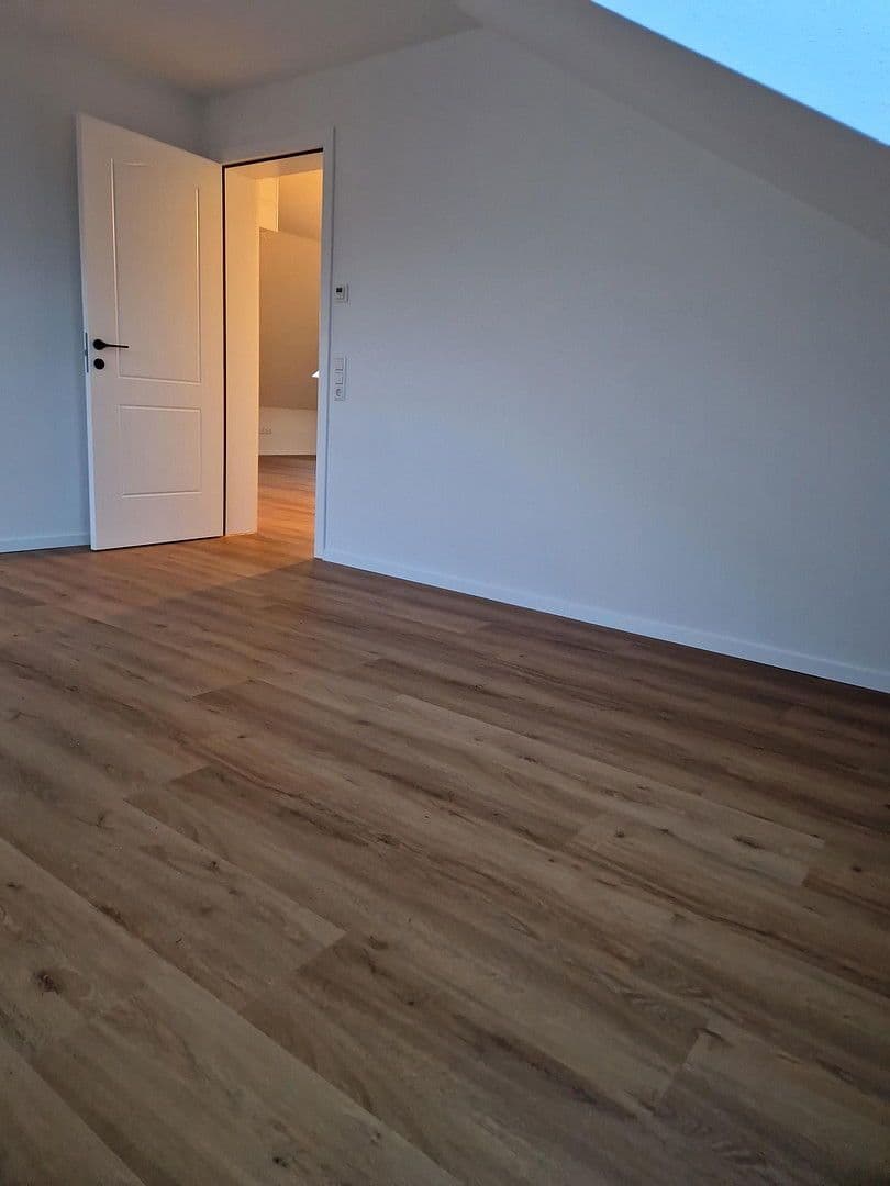 Pronájem bytu 3+1 90 m², Hardthausen am Kocher, Bádensko-Württembersko Pronájem bytu 3+1 90 m², Hardthausen am Kocher, Bádensko-Württembersko