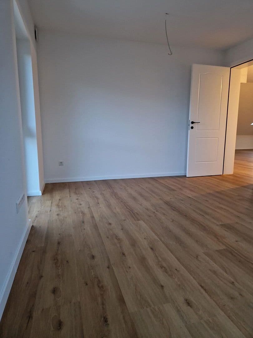 Pronájem bytu 3+1 90 m², Hardthausen am Kocher, Bádensko-Württembersko Pronájem bytu 3+1 90 m², Hardthausen am Kocher, Bádensko-Württembersko