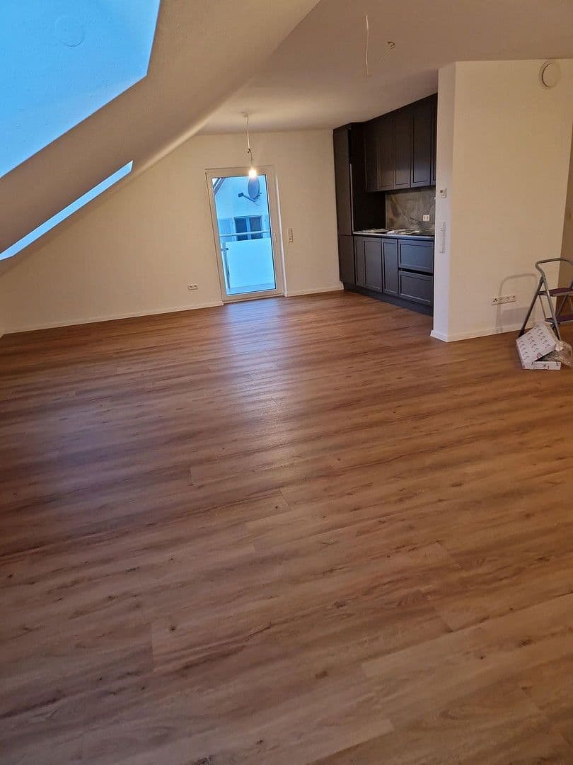 Pronájem bytu 3+1 90 m², Hardthausen am Kocher, Bádensko-Württembersko Pronájem bytu 3+1 90 m², Hardthausen am Kocher, Bádensko-Württembersko