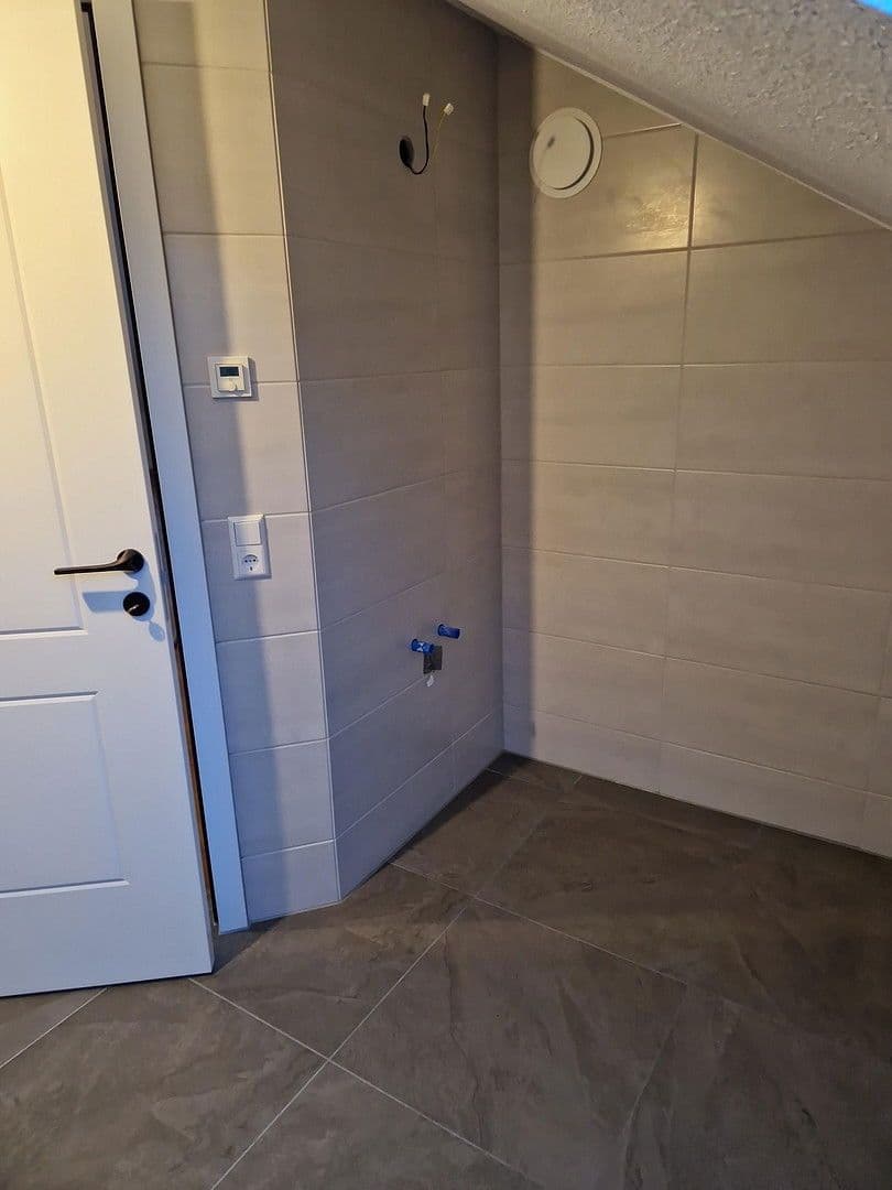 Pronájem bytu 3+1 90 m², Hardthausen am Kocher, Bádensko-Württembersko Pronájem bytu 3+1 90 m², Hardthausen am Kocher, Bádensko-Württembersko