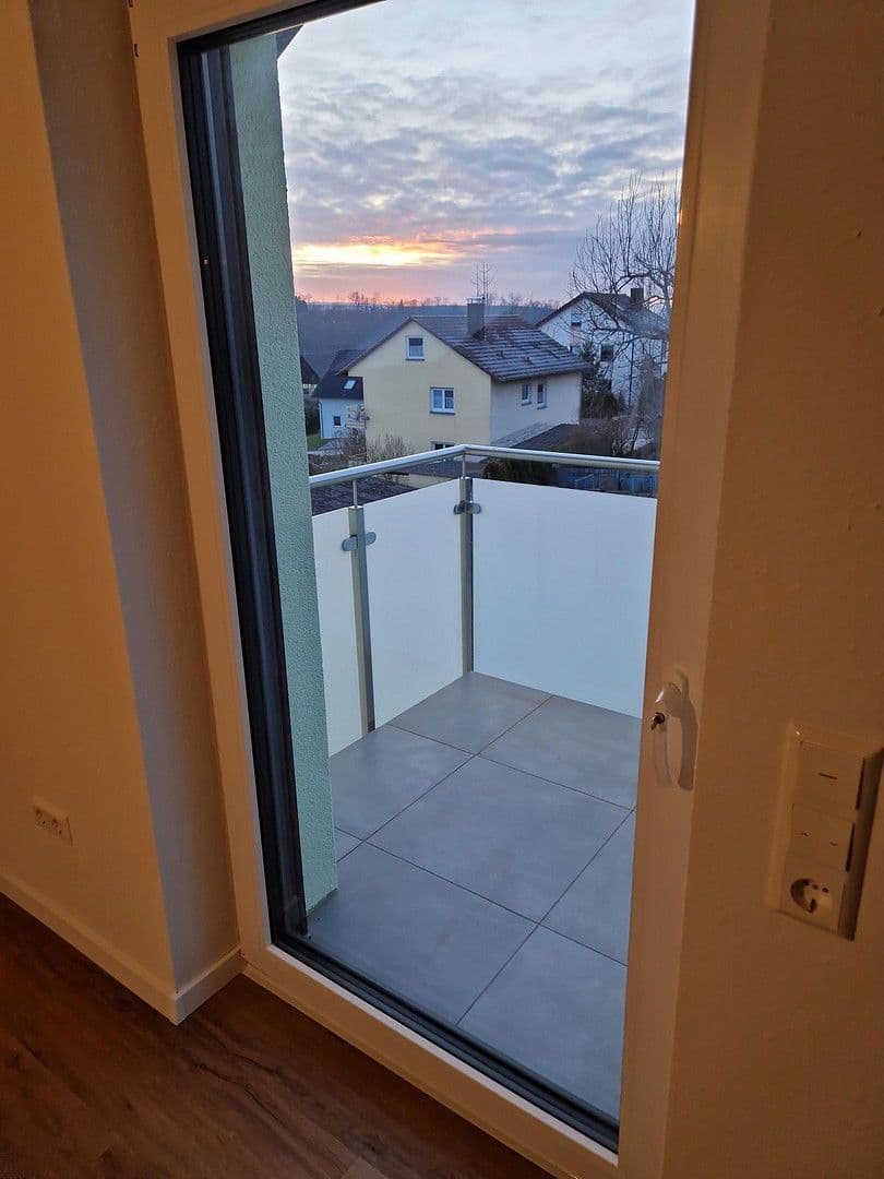 Pronájem bytu 3+1 90 m², Hardthausen am Kocher, Bádensko-Württembersko Pronájem bytu 3+1 90 m², Hardthausen am Kocher, Bádensko-Württembersko