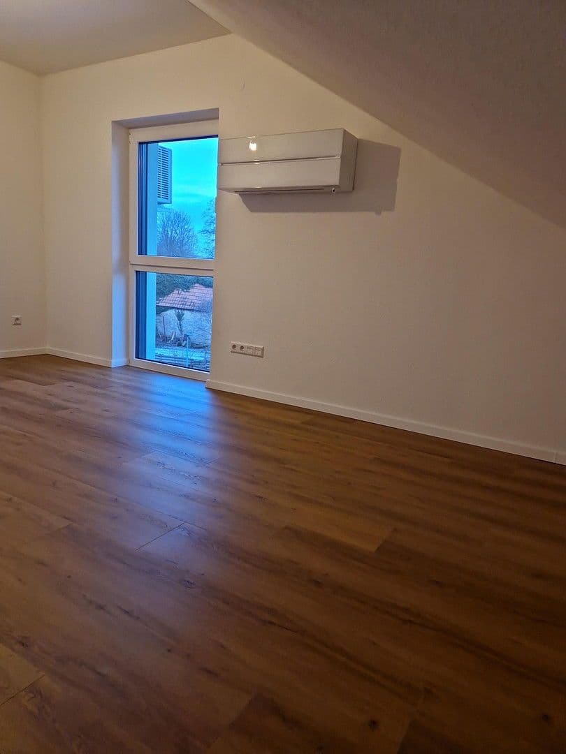 Pronájem bytu 3+1 90 m², Hardthausen am Kocher, Bádensko-Württembersko Pronájem bytu 3+1 90 m², Hardthausen am Kocher, Bádensko-Württembersko