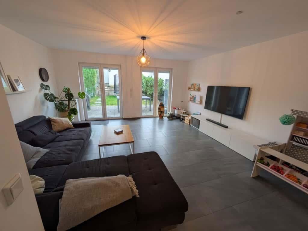 Prodej domu 174 m², pozemek 203 m², Leverkusen, Severní Porýní-Vestfálsko Prodej domu 174 m², pozemek 203 m², Leverkusen, Severní Porýní-Vestfálsko