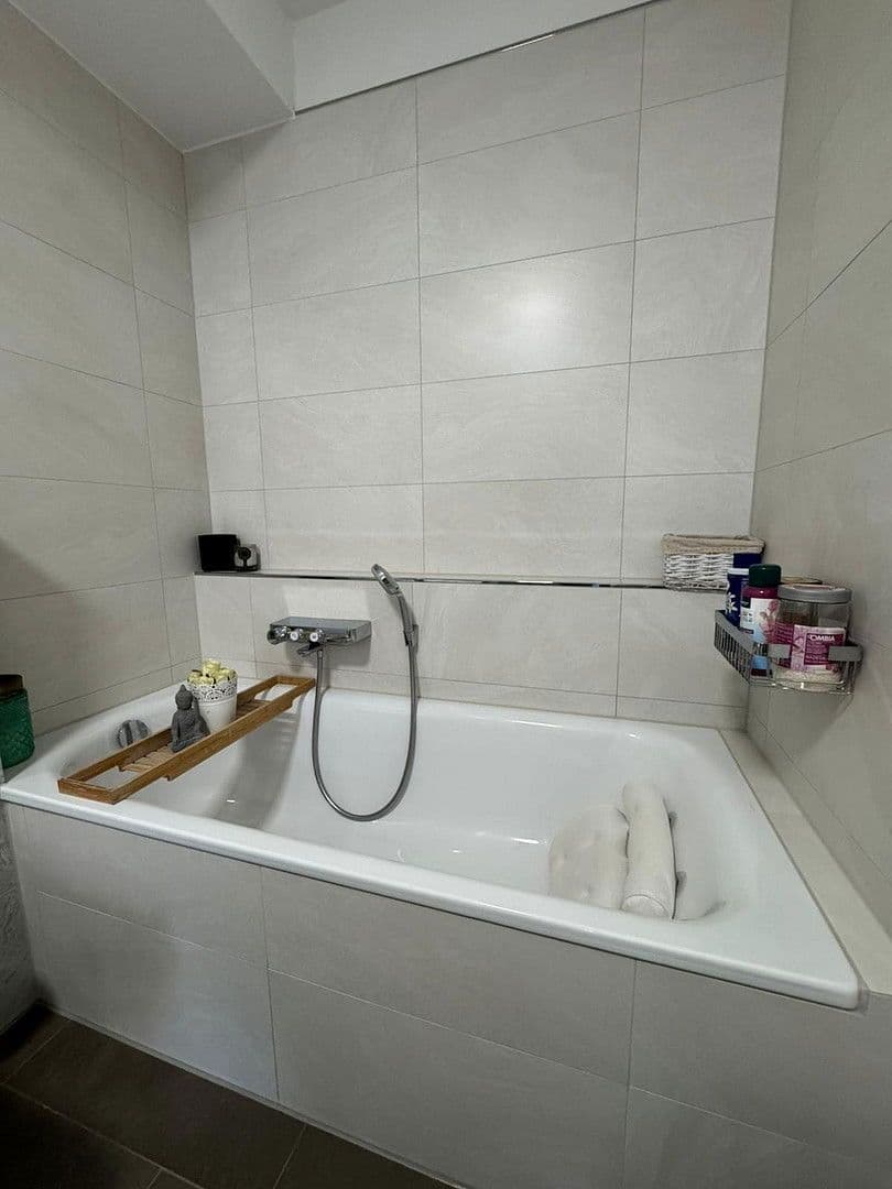 Pronájem bytu 3+1 94 m², Niederfeldstr. 35, Leverkusen, Severní Porýní-Vestfálsko Pronájem bytu 3+1 94 m², Niederfeldstr. 35, Leverkusen, Severní Porýní-Vestfálsko