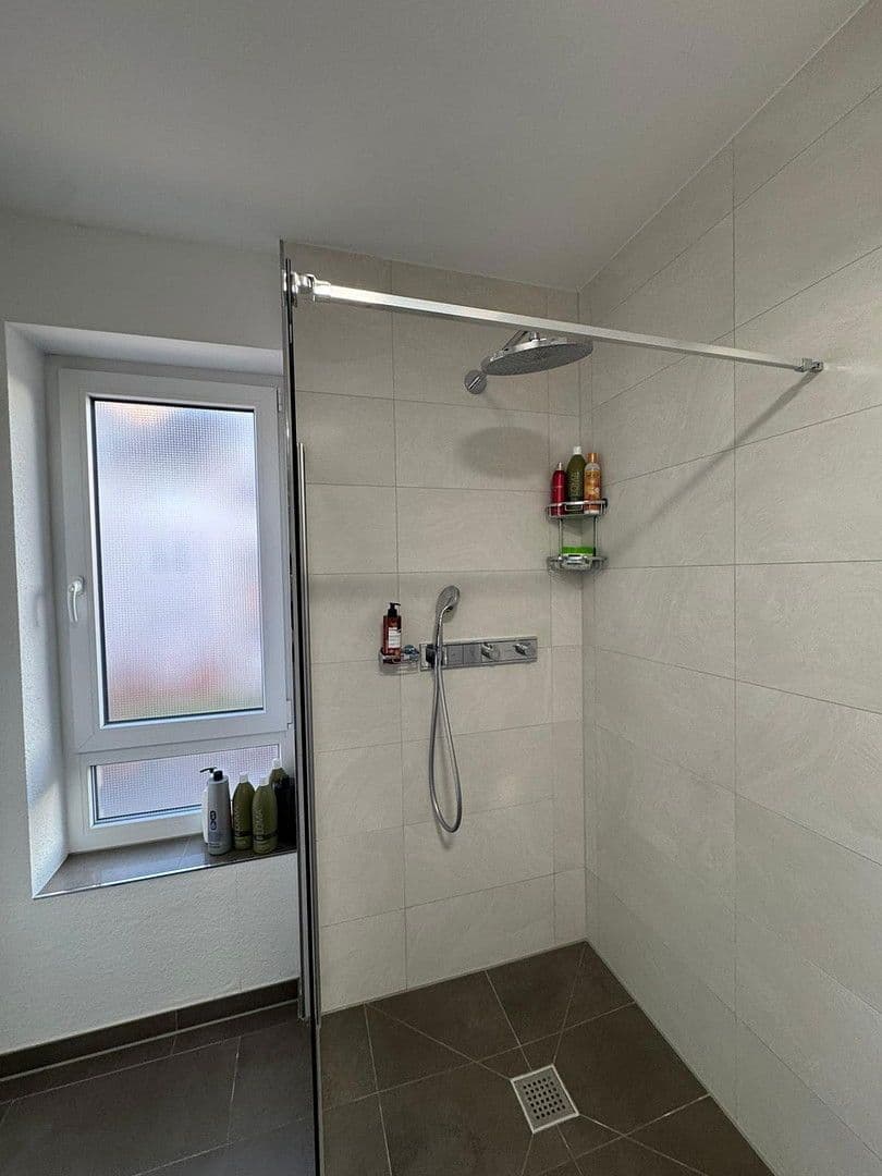 Pronájem bytu 3+1 94 m², Niederfeldstr. 35, Leverkusen, Severní Porýní-Vestfálsko Pronájem bytu 3+1 94 m², Niederfeldstr. 35, Leverkusen, Severní Porýní-Vestfálsko