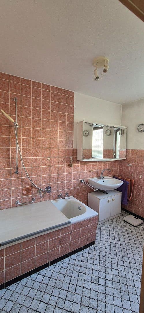 Prodej domu 152 m², pozemek 595 m², Sulz am Neckar, Bádensko-Württembersko Prodej domu 152 m², pozemek 595 m², Sulz am Neckar, Bádensko-Württembersko