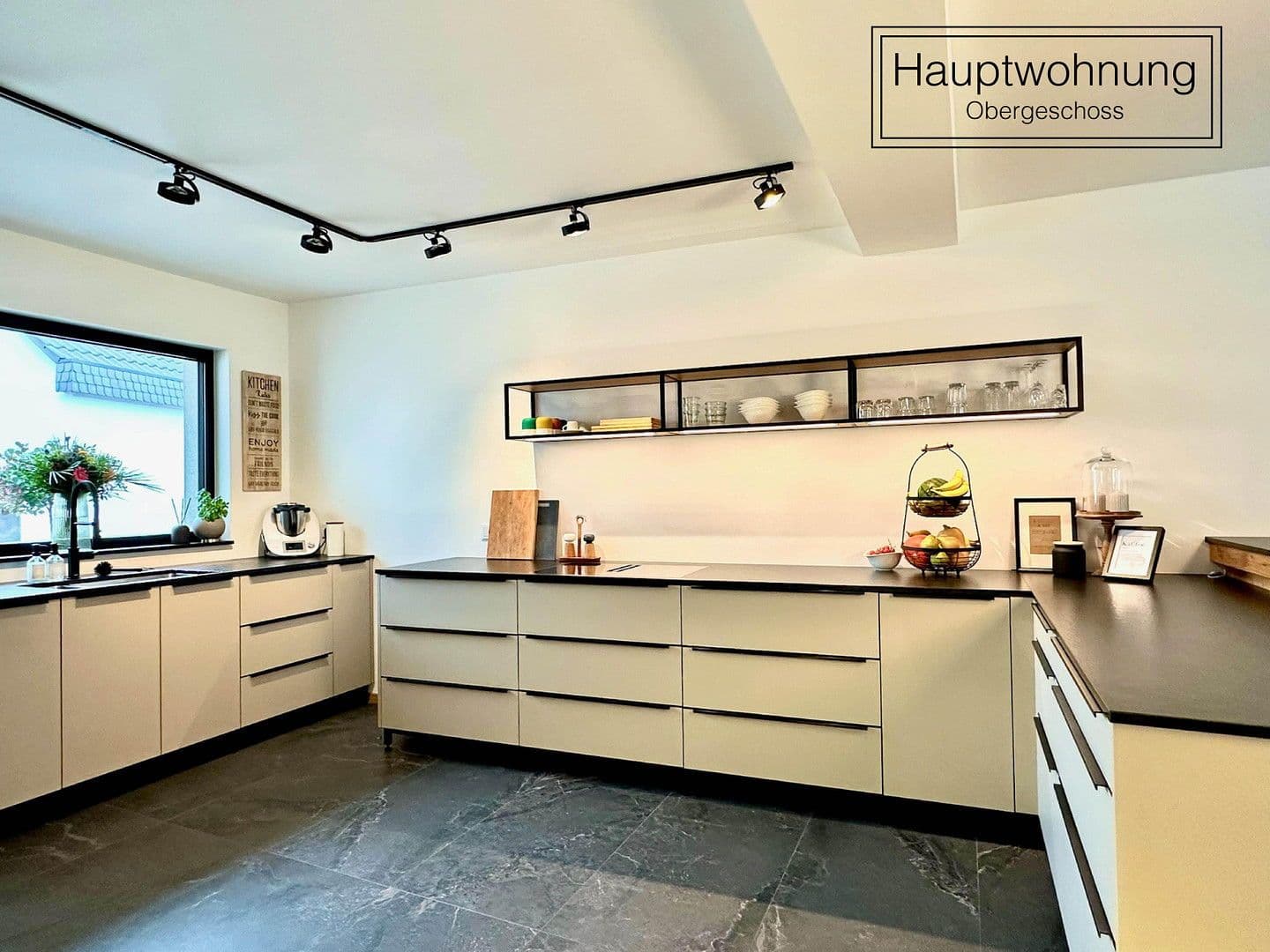 Prodej domu 384 m², pozemek 970 m², Mannebach, Porýní-Falc Prodej domu 384 m², pozemek 970 m², Mannebach, Porýní-Falc