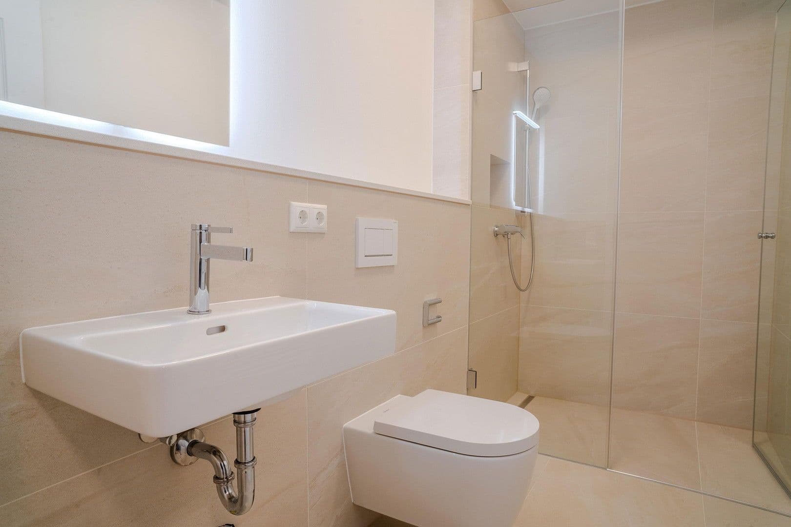 Pronájem bytu 3+1 105 m², An den Postwiesen 1, Frankfurt am Main, Hessen Pronájem bytu 3+1 105 m², An den Postwiesen 1, Frankfurt am Main, Hessen