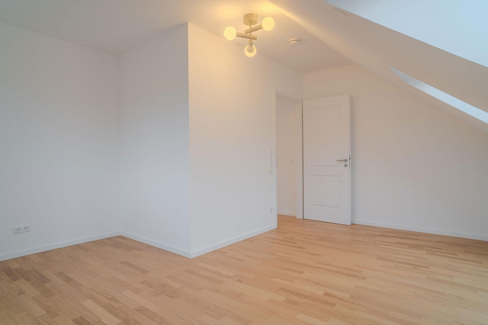 Pronájem bytu 3+1 100 m², An den Postwiesen 1, Frankfurt am Main, Hessen Pronájem bytu 3+1 100 m², An den Postwiesen 1, Frankfurt am Main, Hessen