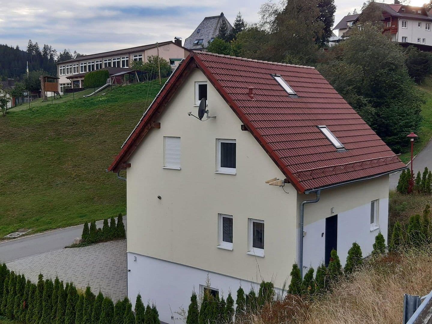 Prodej domu 185 m², pozemek 508 m², Talblick 2, Vöhrenbach, Bádensko-Württembersko Prodej domu 185 m², pozemek 508 m², Talblick 2, Vöhrenbach, Bádensko-Württembersko