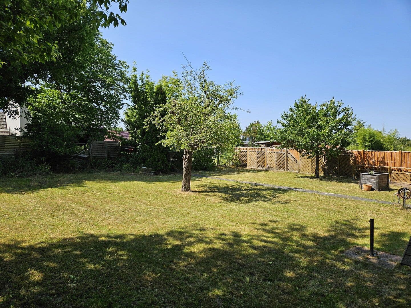 Prodej domu 63 m², pozemek 905 m², Berlin, Berlín Prodej domu 63 m², pozemek 905 m², Berlin, Berlín