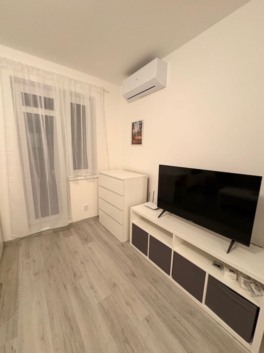 Pronájem bytu 2+kk 42 m², Kloboučnická, Praha, Praha Pronájem bytu 2+kk 42 m², Kloboučnická, Praha, Praha