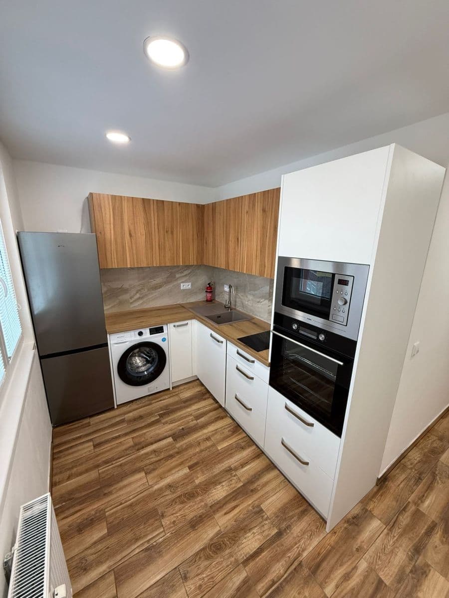 Pronájem bytu 2+1 46 m², Komenského, Odolena Voda, Středočeský kraj Pronájem bytu 2+1 46 m², Komenského, Odolena Voda, Středočeský kraj