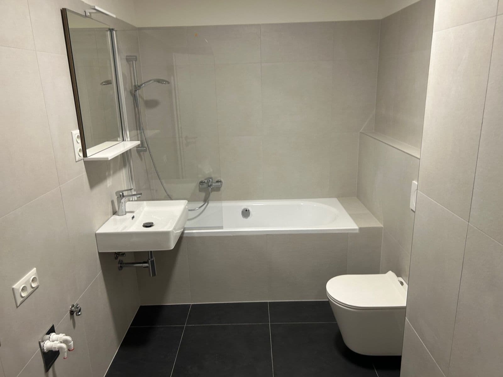 Pronájem bytu 2+kk 56 m², Benediktínská, Kladno, Středočeský kraj Pronájem bytu 2+kk 56 m², Benediktínská, Kladno, Středočeský kraj