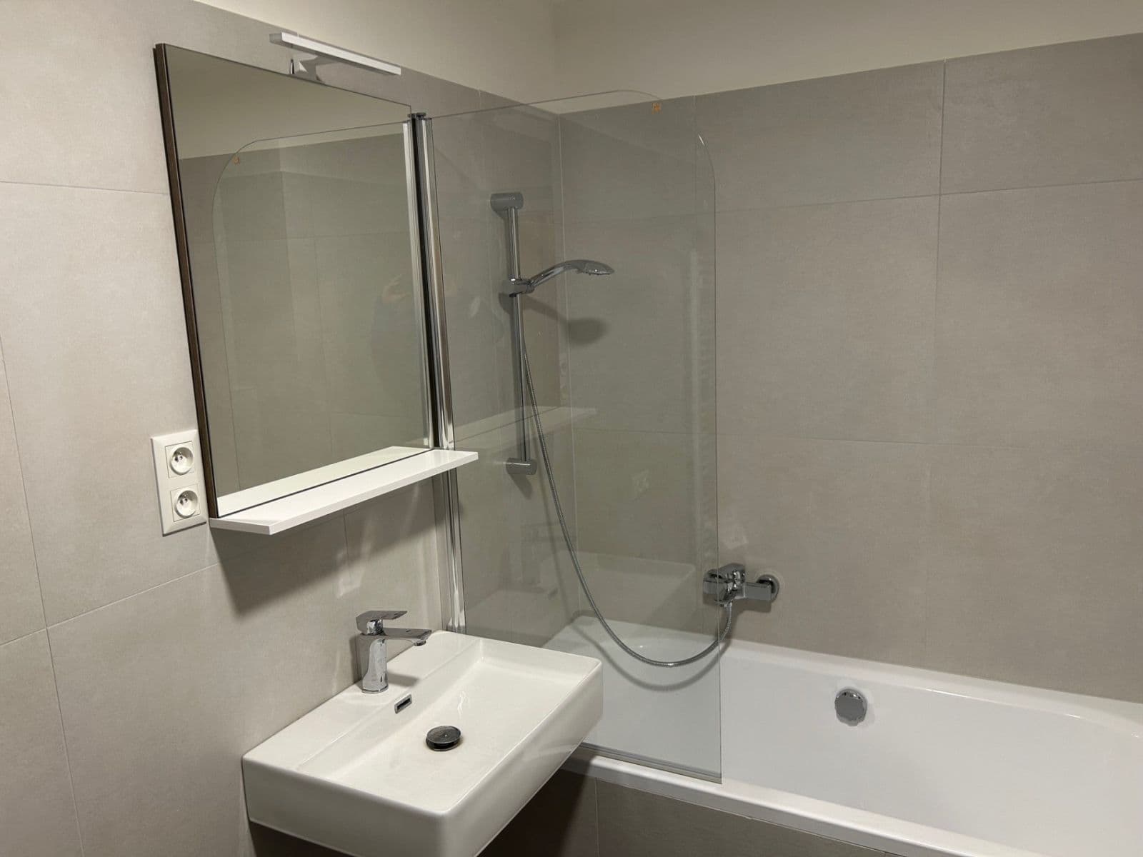 Pronájem bytu 2+kk 56 m², Benediktínská, Kladno, Středočeský kraj Pronájem bytu 2+kk 56 m², Benediktínská, Kladno, Středočeský kraj