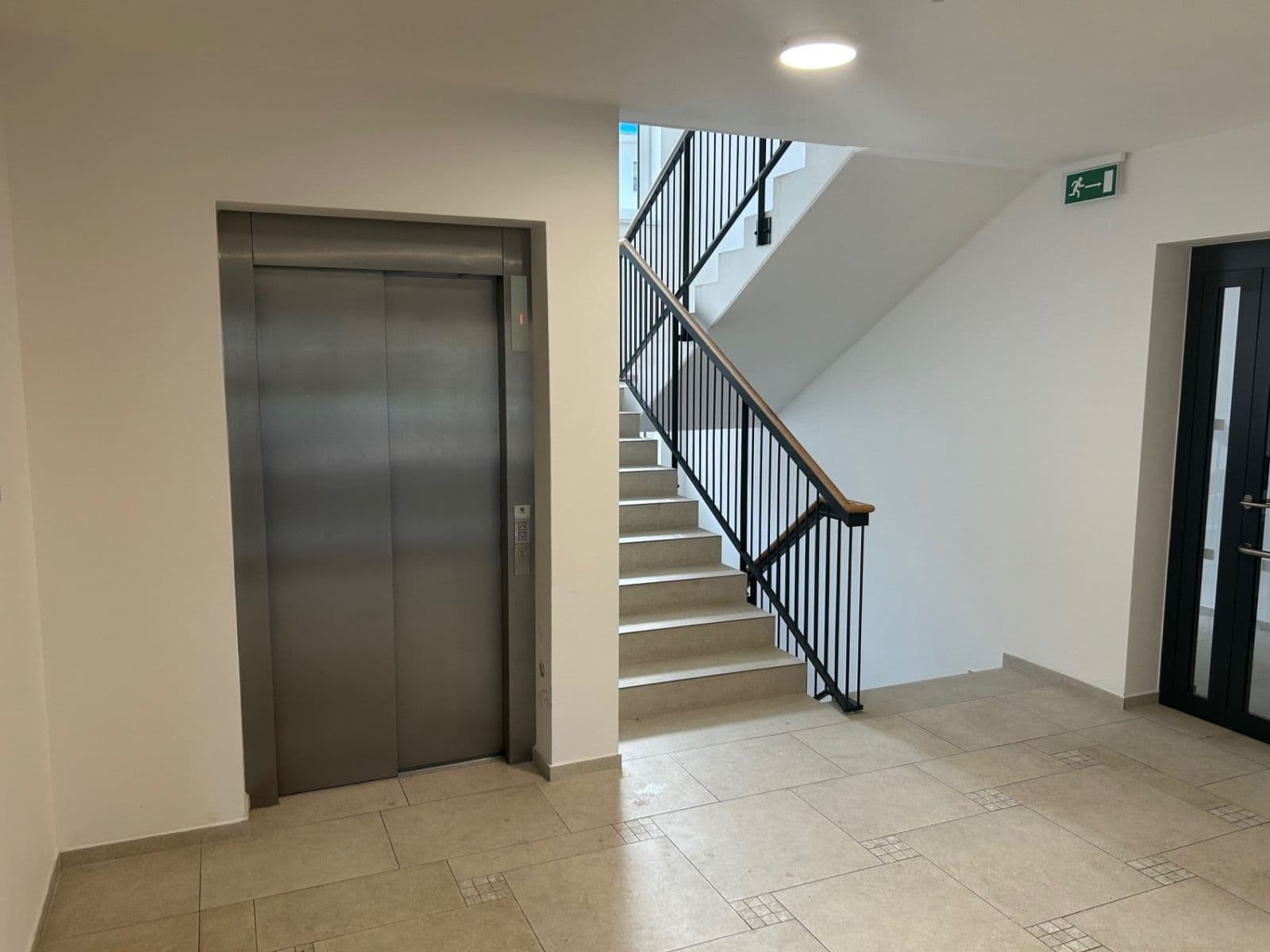 Pronájem bytu 2+kk 56 m², Benediktínská, Kladno, Středočeský kraj Pronájem bytu 2+kk 56 m², Benediktínská, Kladno, Středočeský kraj