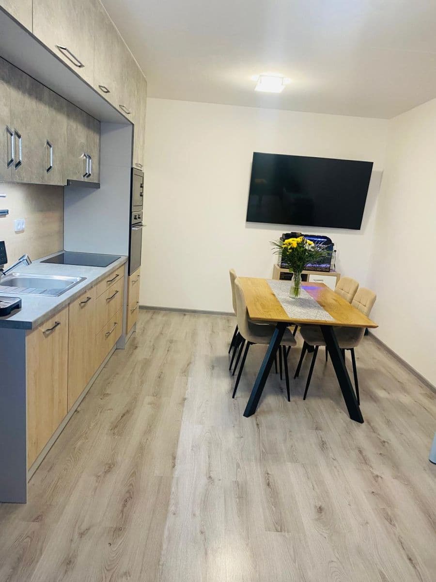 Prodej bytu 3+kk 60 m², Průběžná, Milovice, Středočeský kraj Prodej bytu 3+kk 60 m², Průběžná, Milovice, Středočeský kraj