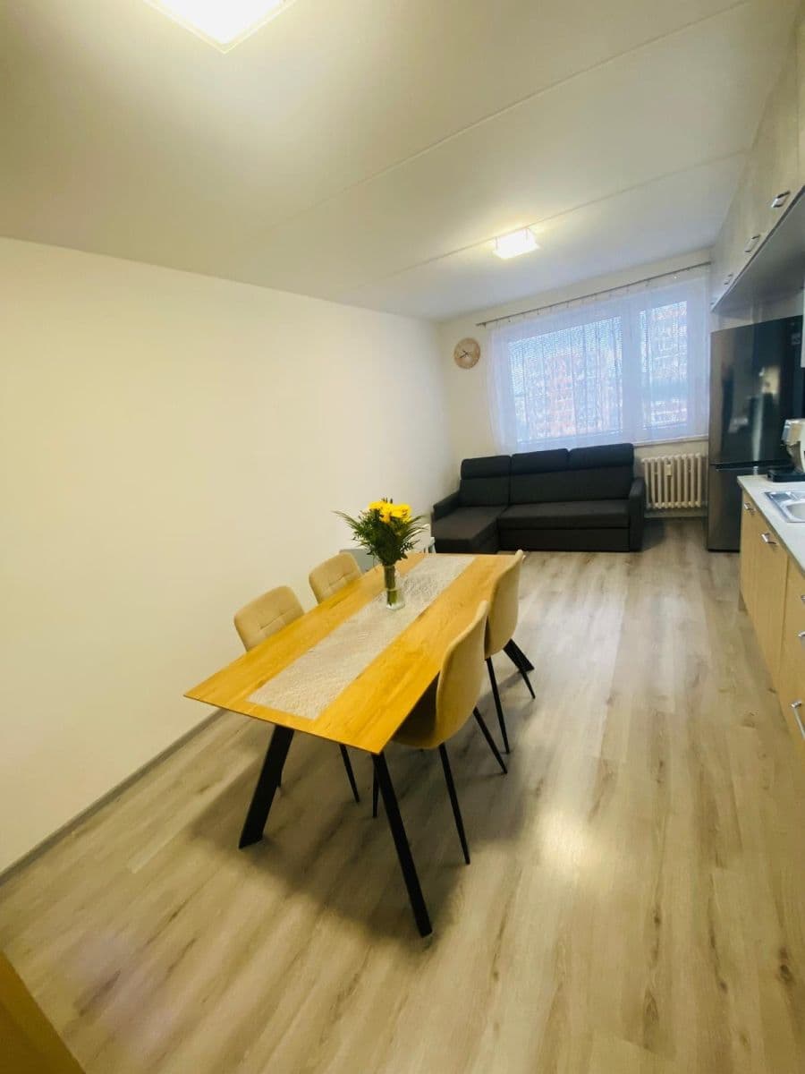 Prodej bytu 3+kk 60 m², Průběžná, Milovice, Středočeský kraj Prodej bytu 3+kk 60 m², Průběžná, Milovice, Středočeský kraj