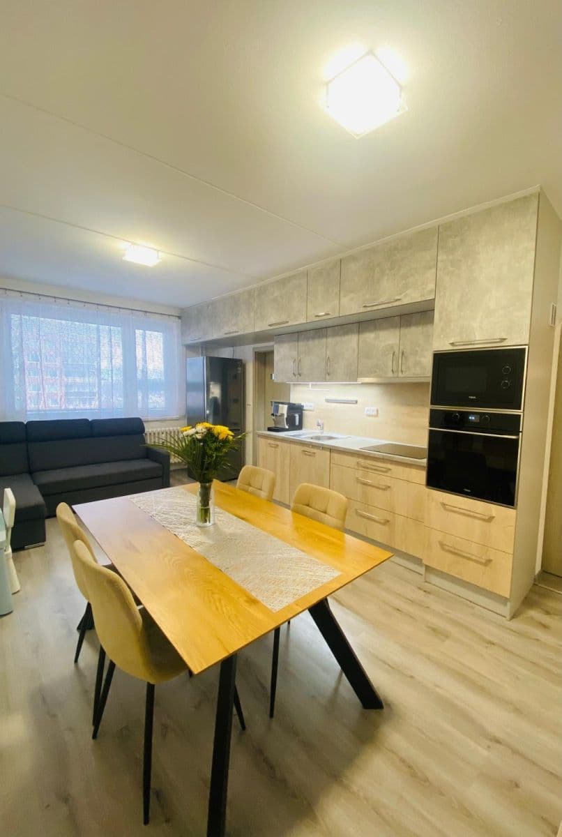 Prodej bytu 3+kk 60 m², Průběžná, Milovice, Středočeský kraj Prodej bytu 3+kk 60 m², Průběžná, Milovice, Středočeský kraj