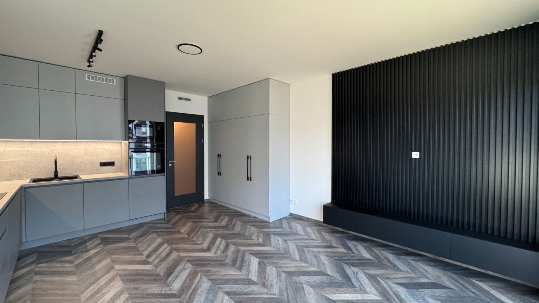 Pronájem bytu 1+kk 36 m², Stejnosměrná, Praha, Praha Pronájem bytu 1+kk 36 m², Stejnosměrná, Praha, Praha